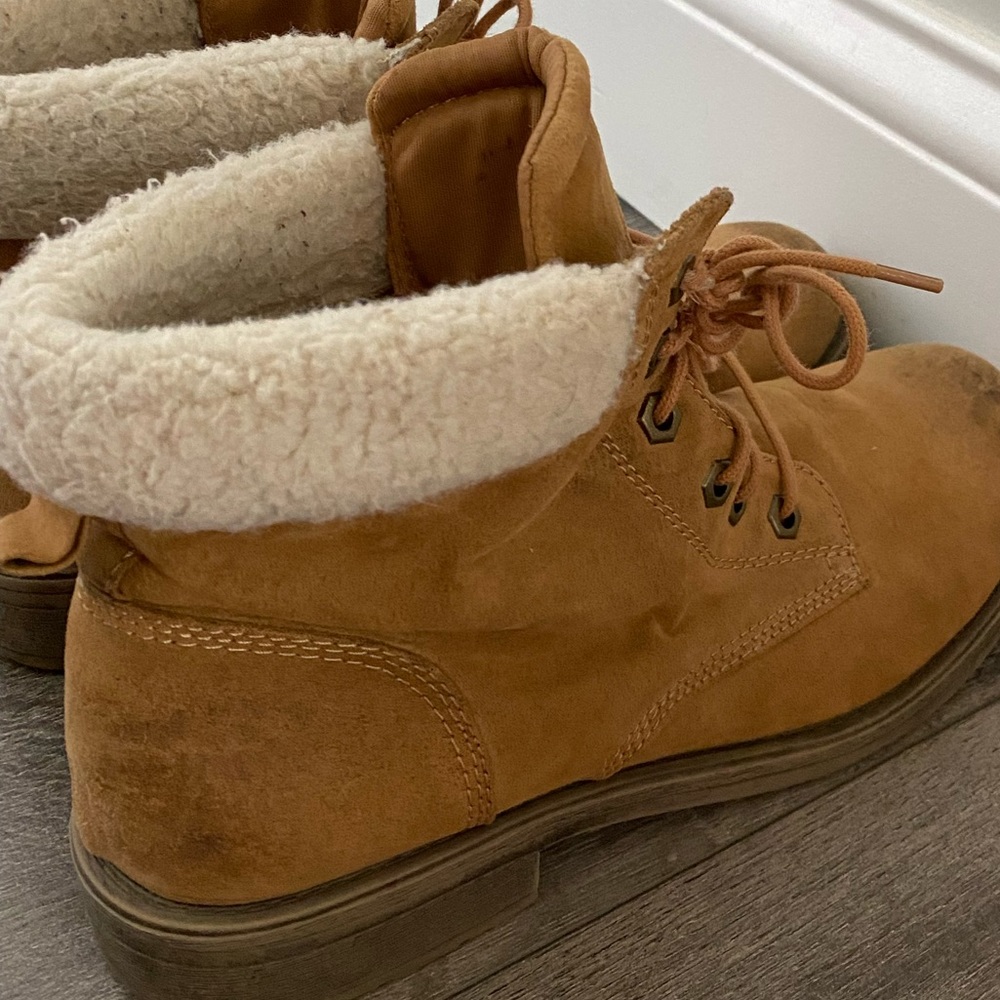 Forever 21 Tan Lace Up Boots. Size 10